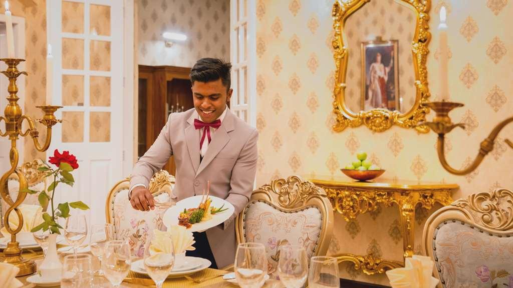 The Westbury Palace Nuwara Eliya Comodidades foto